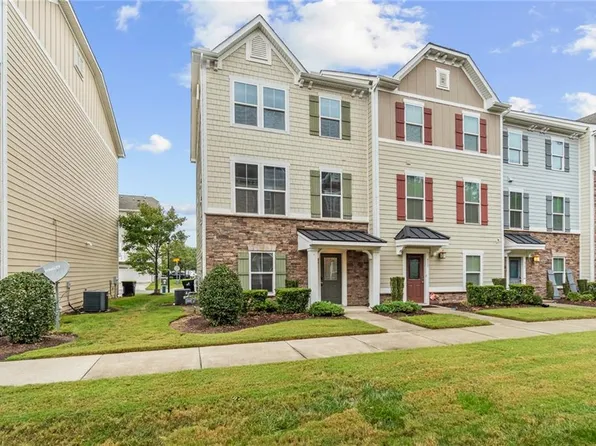 609 Dupree Ln, Chesapeake, VA 23324