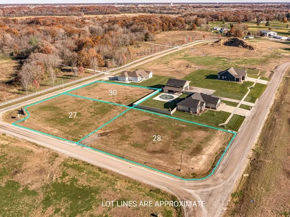 28 Augusta National Dr, Effingham, IL 62401