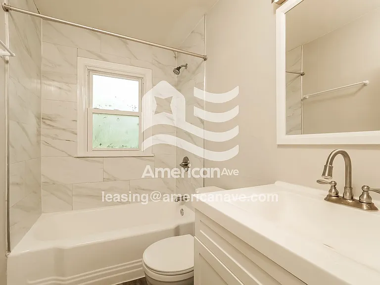 1002758_014_bathroom_14.jpg
