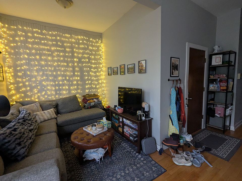 1st image of 3045 N Clifton Ave #2F