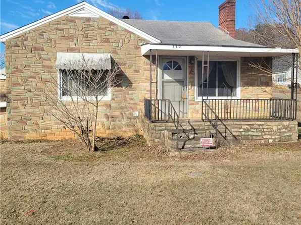 142 Motsinger Dr, Winston Salem, NC 27107