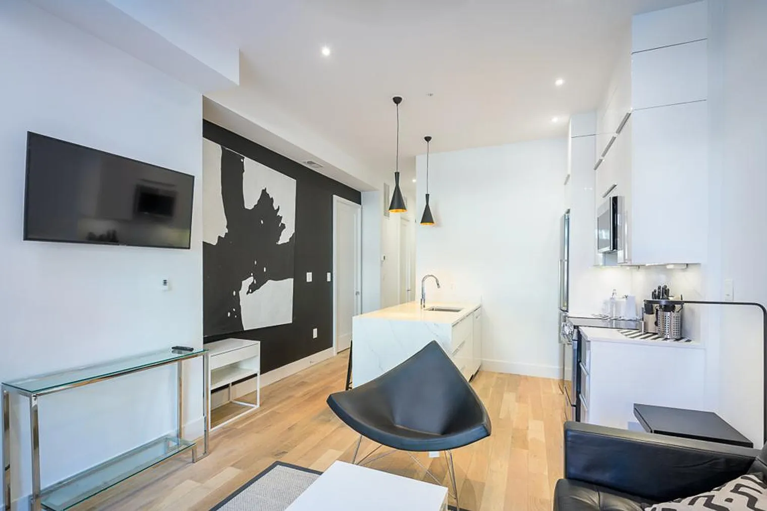 2 bed, 1.0 bath, 9687 sqft, $3,968 — Photo 3
