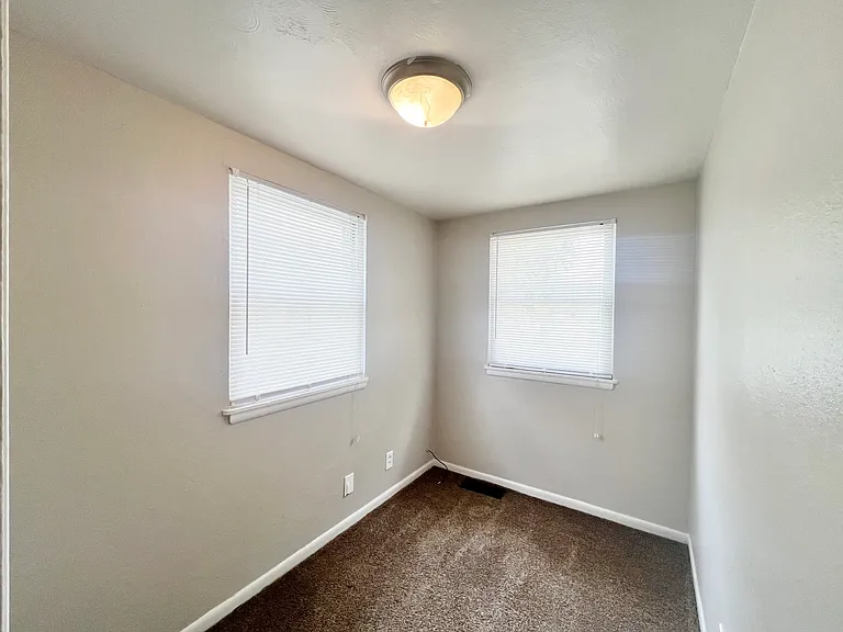 811 E Lake Ave — Photo 6
