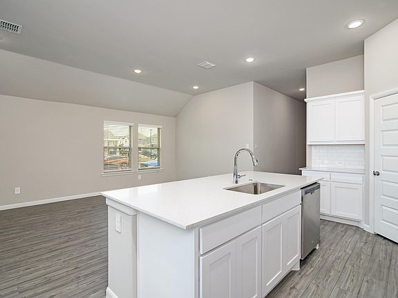 5th image of 5406 Big Thicket Ln