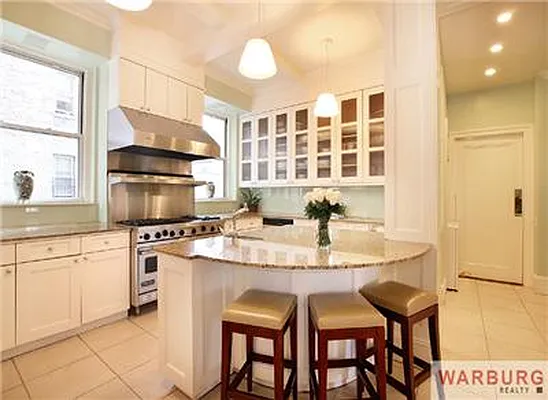 Sold by Warburg | media 20