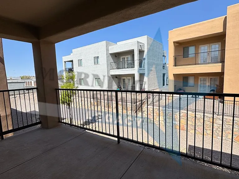 1000 La Fonda Dr — Photo 23