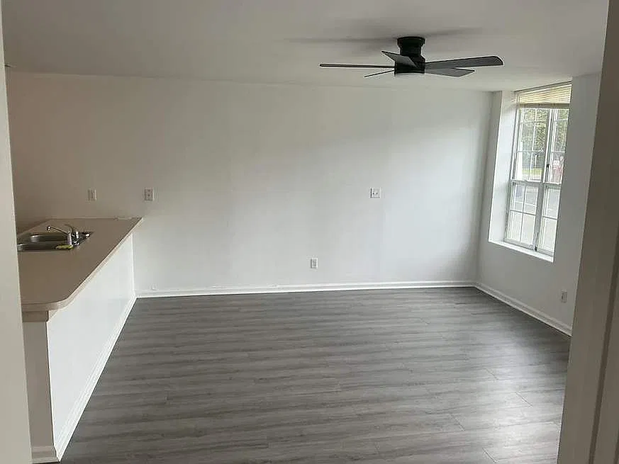 2 bed, 800 sqft, $995 — Photo 2