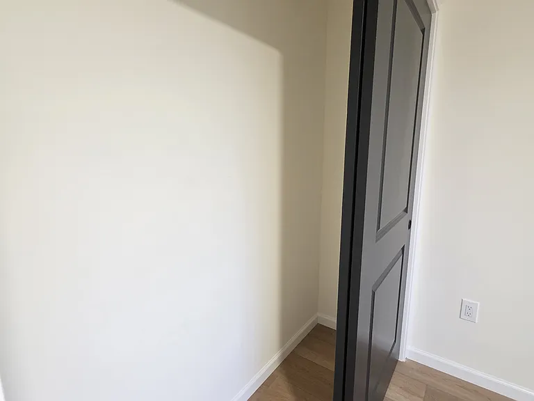 Olympia Blvd — Photo 30