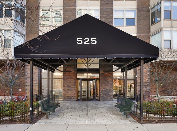 2nd image of 525 W Hawthorne Pl APT 1405