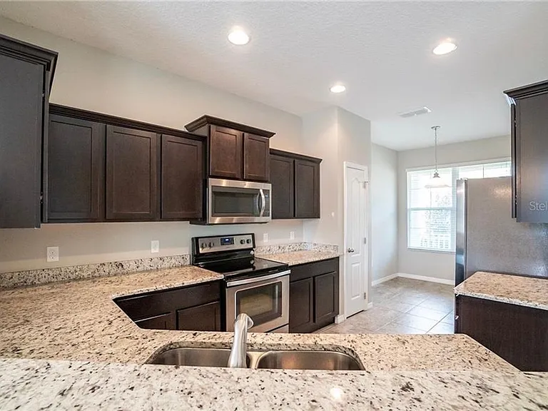 3595 Sanctuary Dr — Photo 5