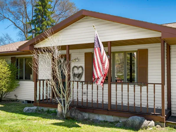 5910 S Cummings St, Suttons Bay, MI 49682