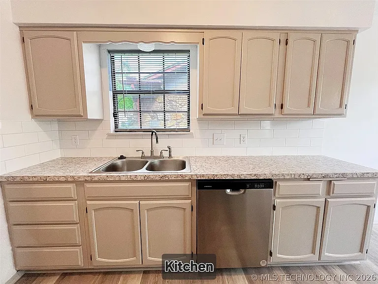 6717 S Saint Louis Ave — Photo 13