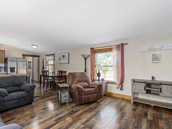 3rd image of 38 Bing St
