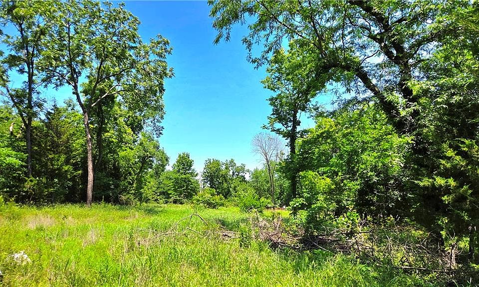 1st image of 1 Shady Hollow Dr