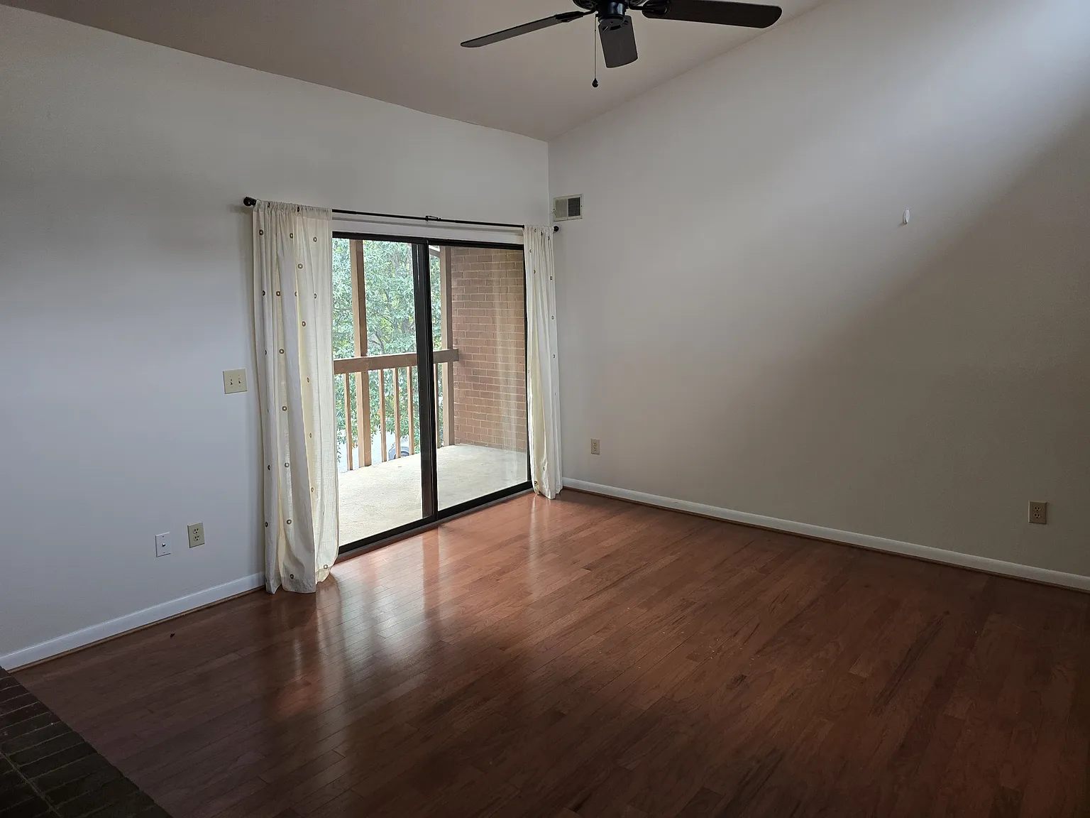 2 bed, 1120 sqft, $1,645 — Photo 1