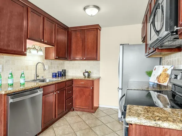1422 NW 63rd St APT 403, Seattle, WA 98107