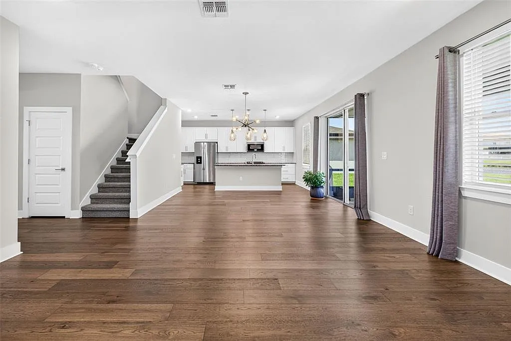 4 bed, 3.0 bath, 2574 sqft, $3,500 — Photo 4