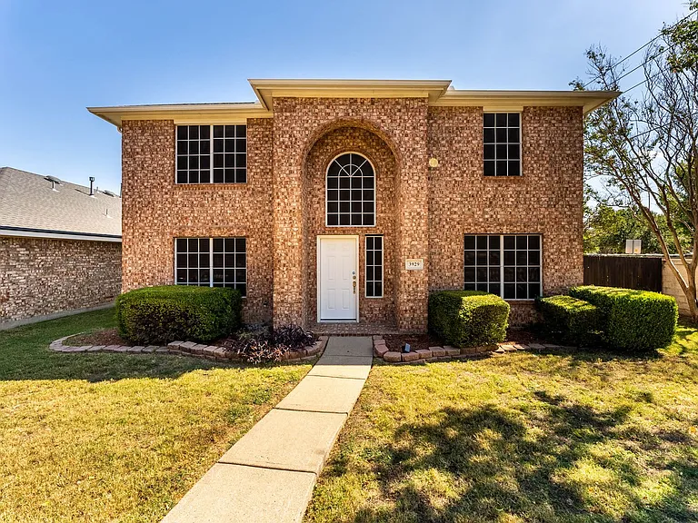 3929 Acorn Ln — Photo 1