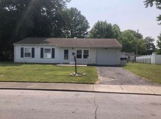 830 School St, Greenfield, IN 46140