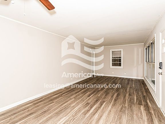 985182_003_living_room_4.jpg