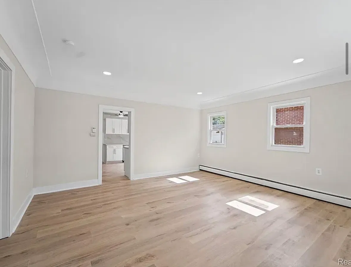 3 bed, 1316 sqft, $1,490 — Photo 2