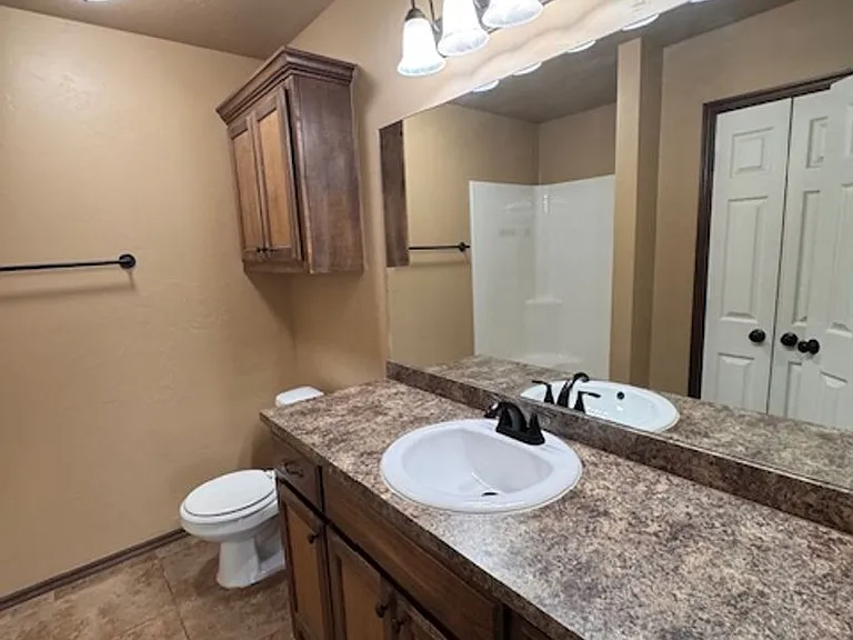 2716 Valley View Dr — Photo 8