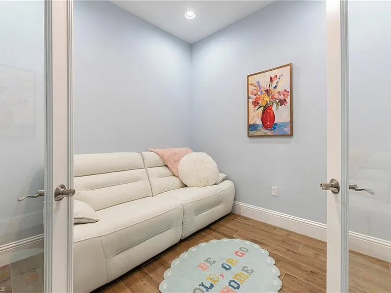 7270 Saona Ct — Photo 20