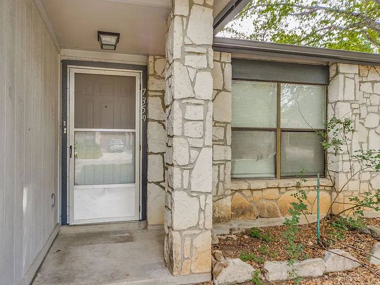 7359 Corian Park Dr — Photo 3