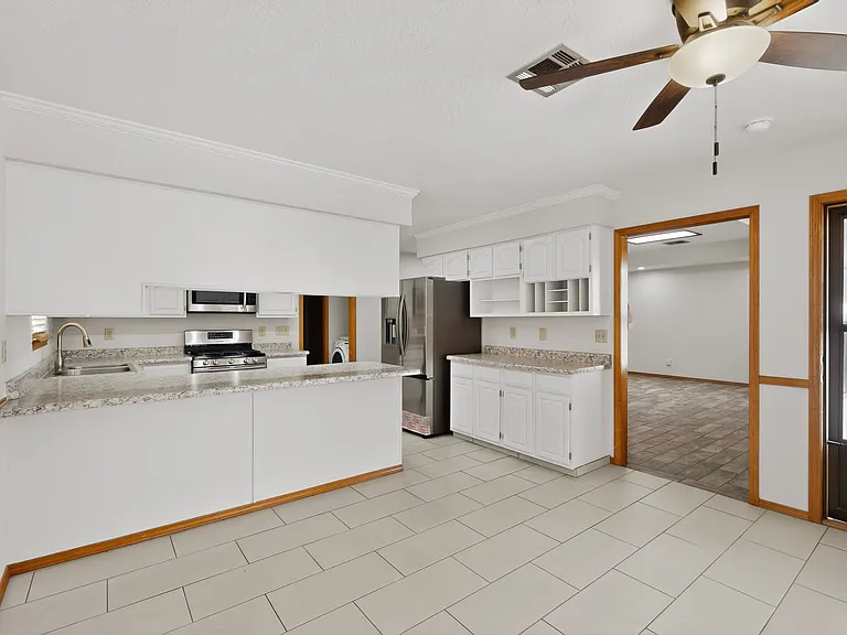 711 Windmill Dr — Photo 9