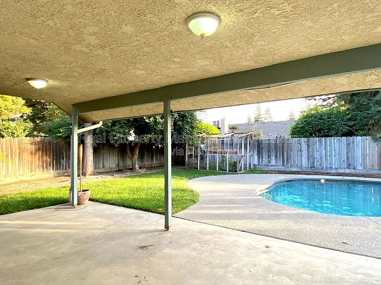 672 W Ellery Ave — Photo 23