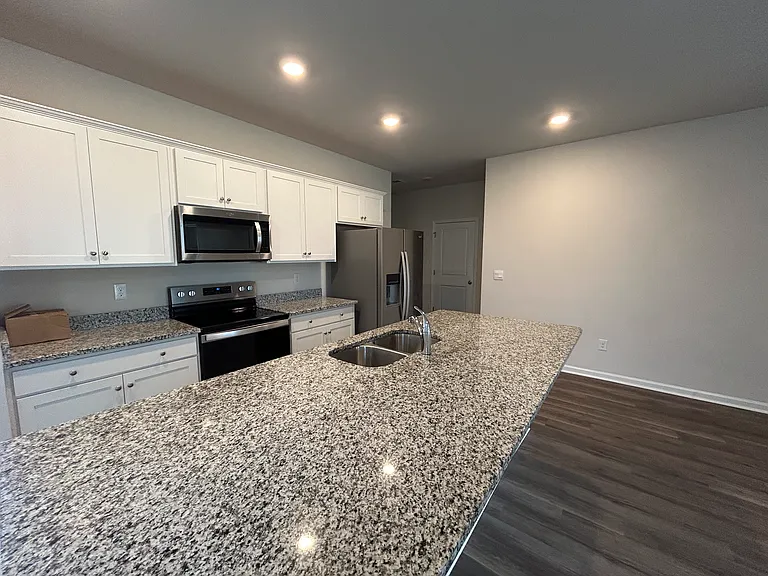324 Vaccaro Dr — Photo 5