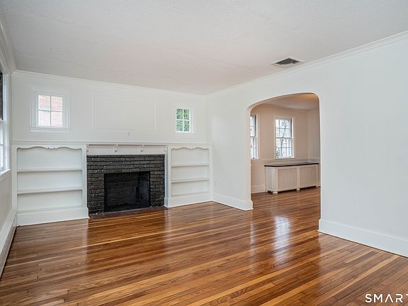 5th image of 225 Auburn Road