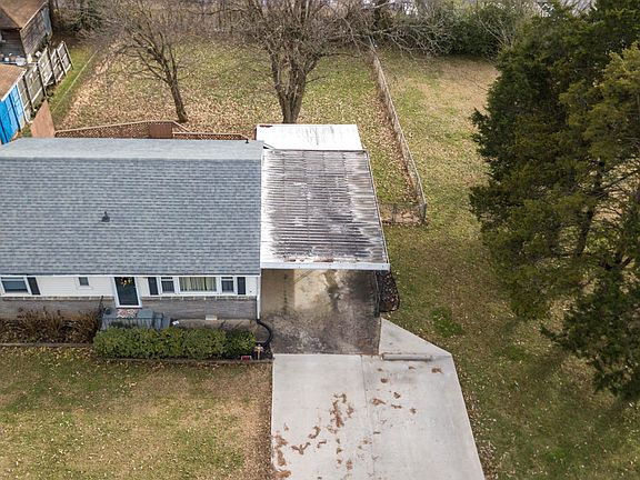 3rd image of 2702 Cecil Ave