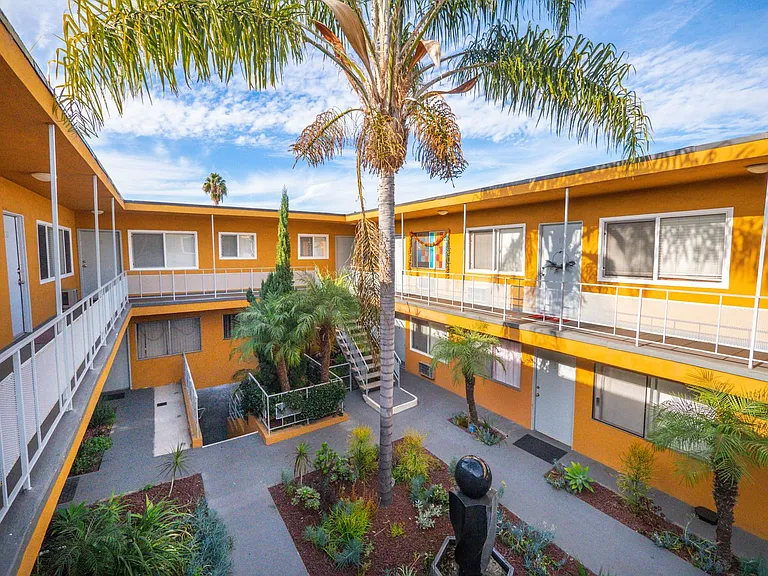 1166 S. Crenshaw Blvd — Photo 20