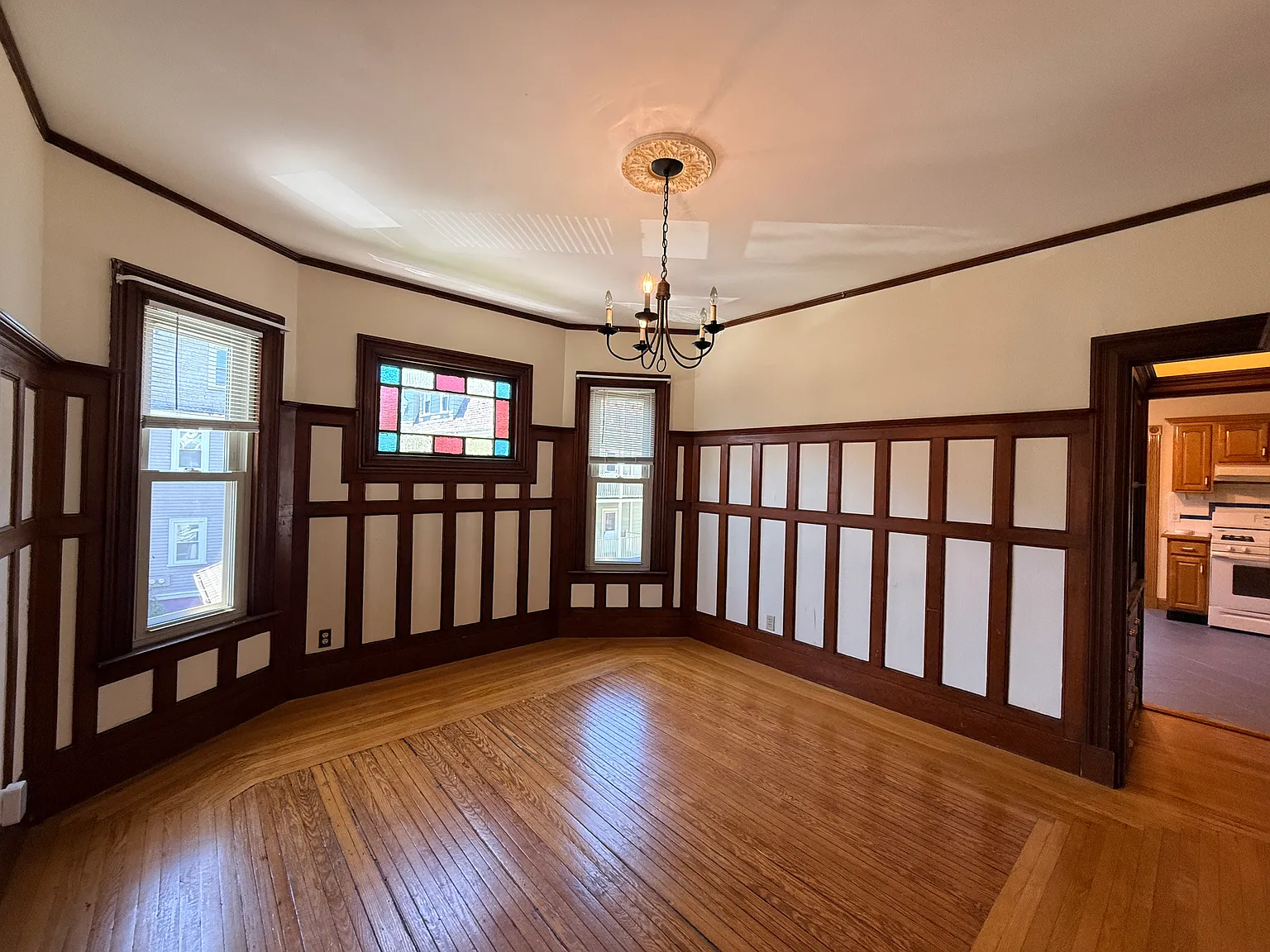 3 bed, 1350 sqft, $3,300 — Photo 4