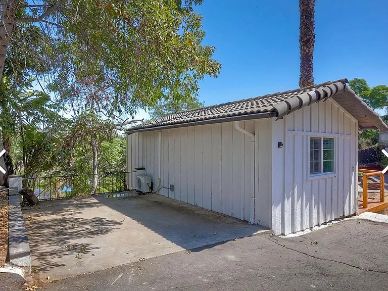 4467 Mayapan Dr #STUDIO — Photo 2