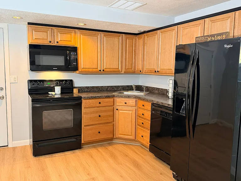 18 Colonial Dr #1 — Photo 7