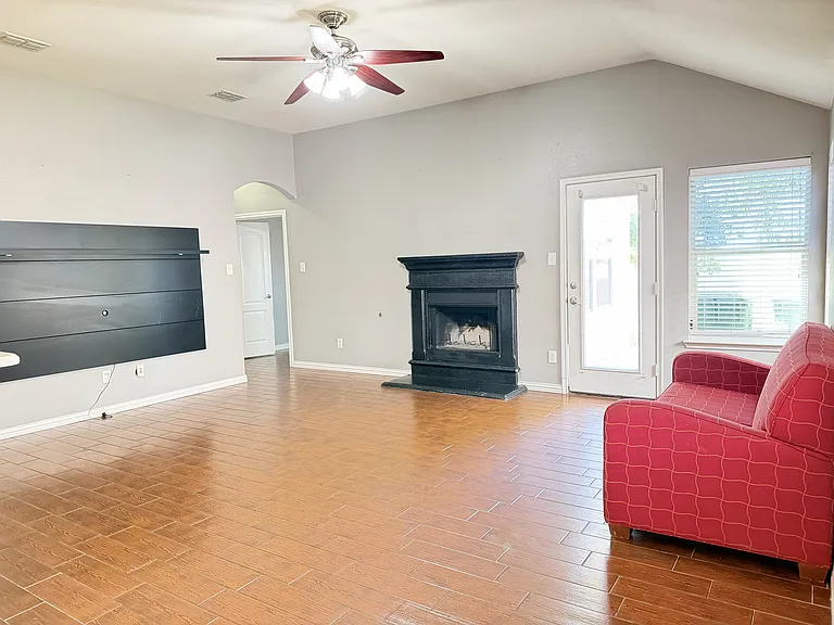 625 Tabasco Trl — Photo 9