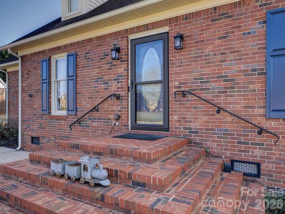 4th image of 4613 Amberside Dr
