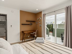 2207 Ocean Front Walk