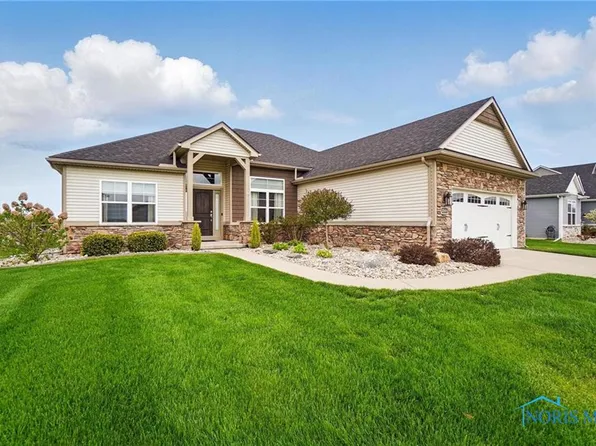 1568 Blackhawk Dr, Waterville, OH 43566