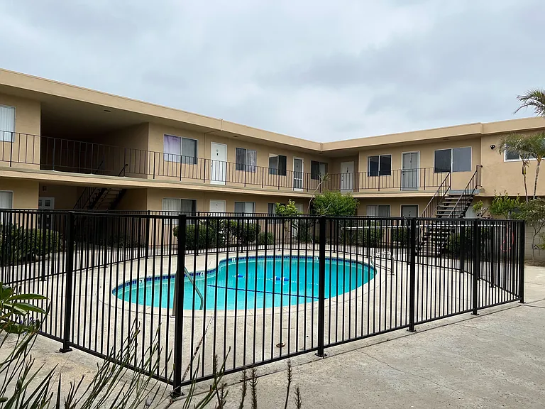 16941 Green Ln #8 — Photo 4