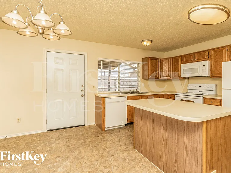 4231 Glen Ridge Dr — Photo 4