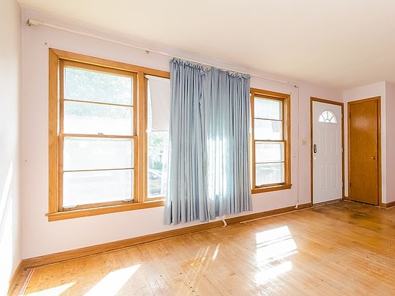 5th image of 5421 N Lovejoy Ave