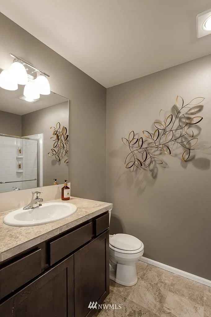 6 bed, 2750 sqft, $3,595 — Photo 3