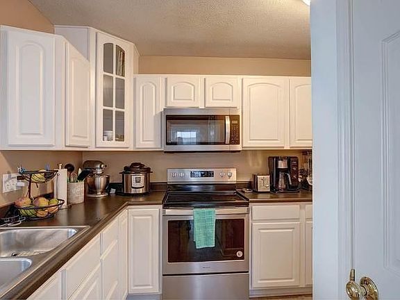 2nd image of 3514 S Oaklawn Cir