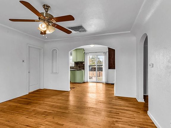 5th image of 832 Scranton Ave