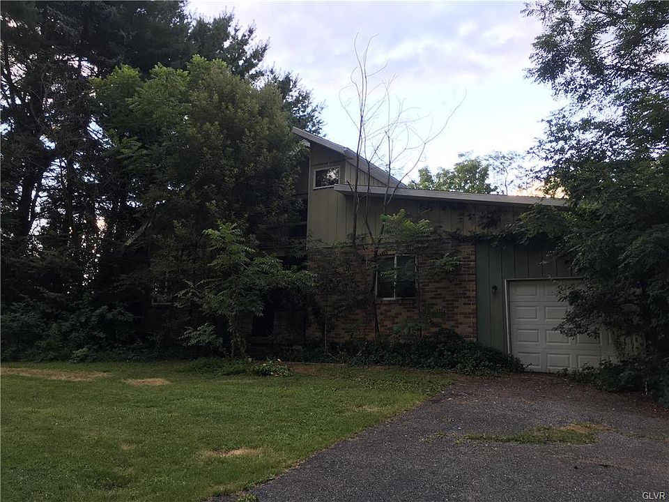 2nd image of 1048 Clearfield Rd