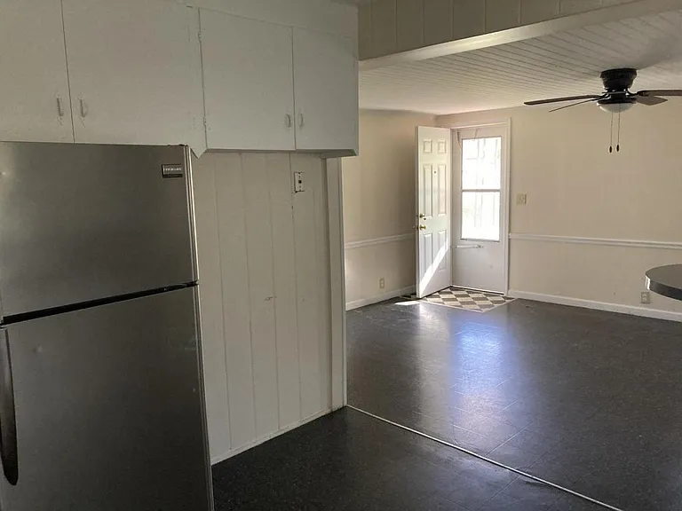 924 W Sumter St — Photo 2