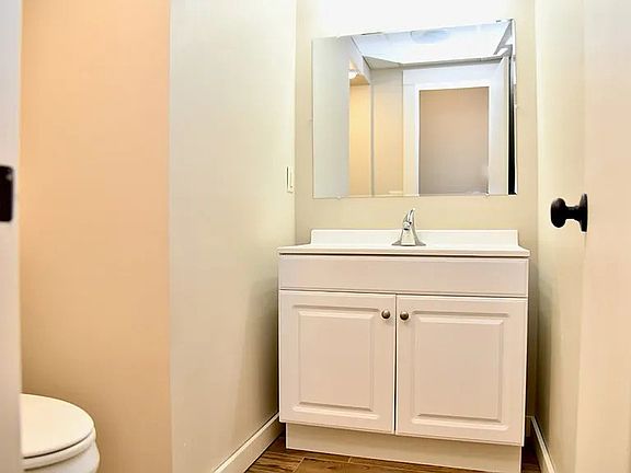 Downstairs shared 1/2 bath
